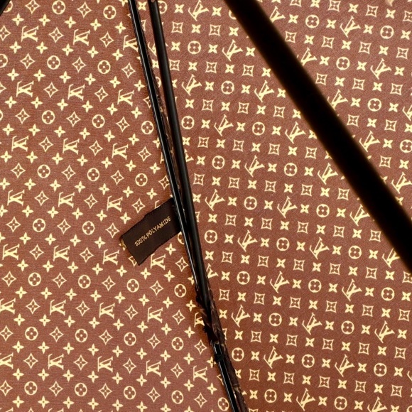 Louis Vuitton Umbrella LV Wood Handle Classic 35" - Picture 6 of 7